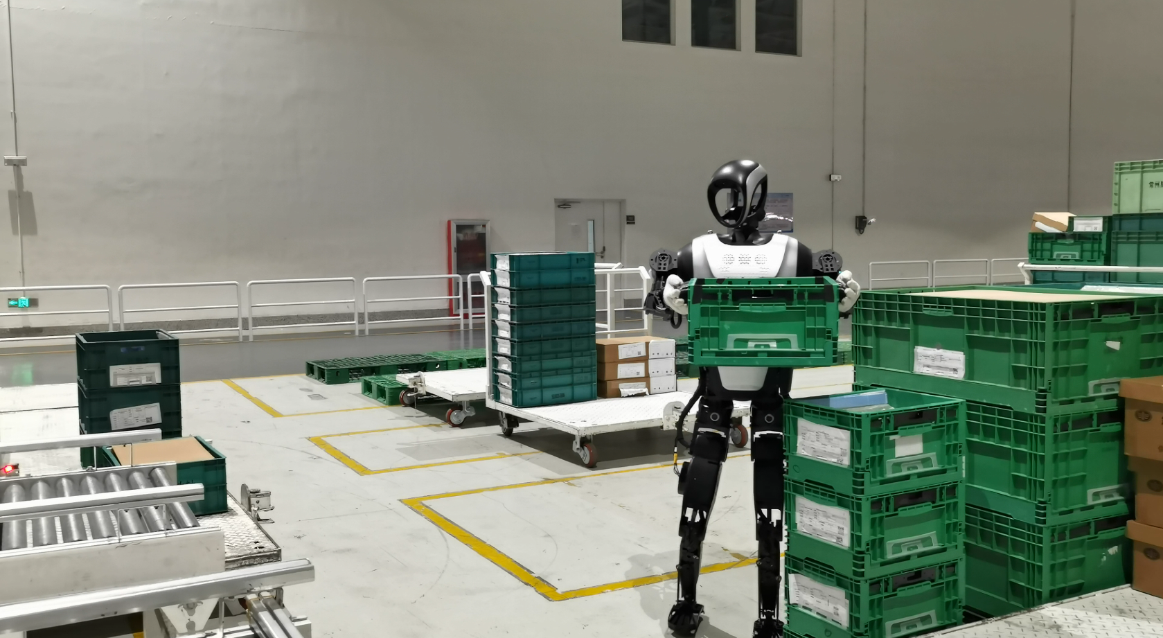 1-夸父在一汽红旗执行搬箱任务.png 409ad068d7e8412db8d2c20cb6d55f82.png