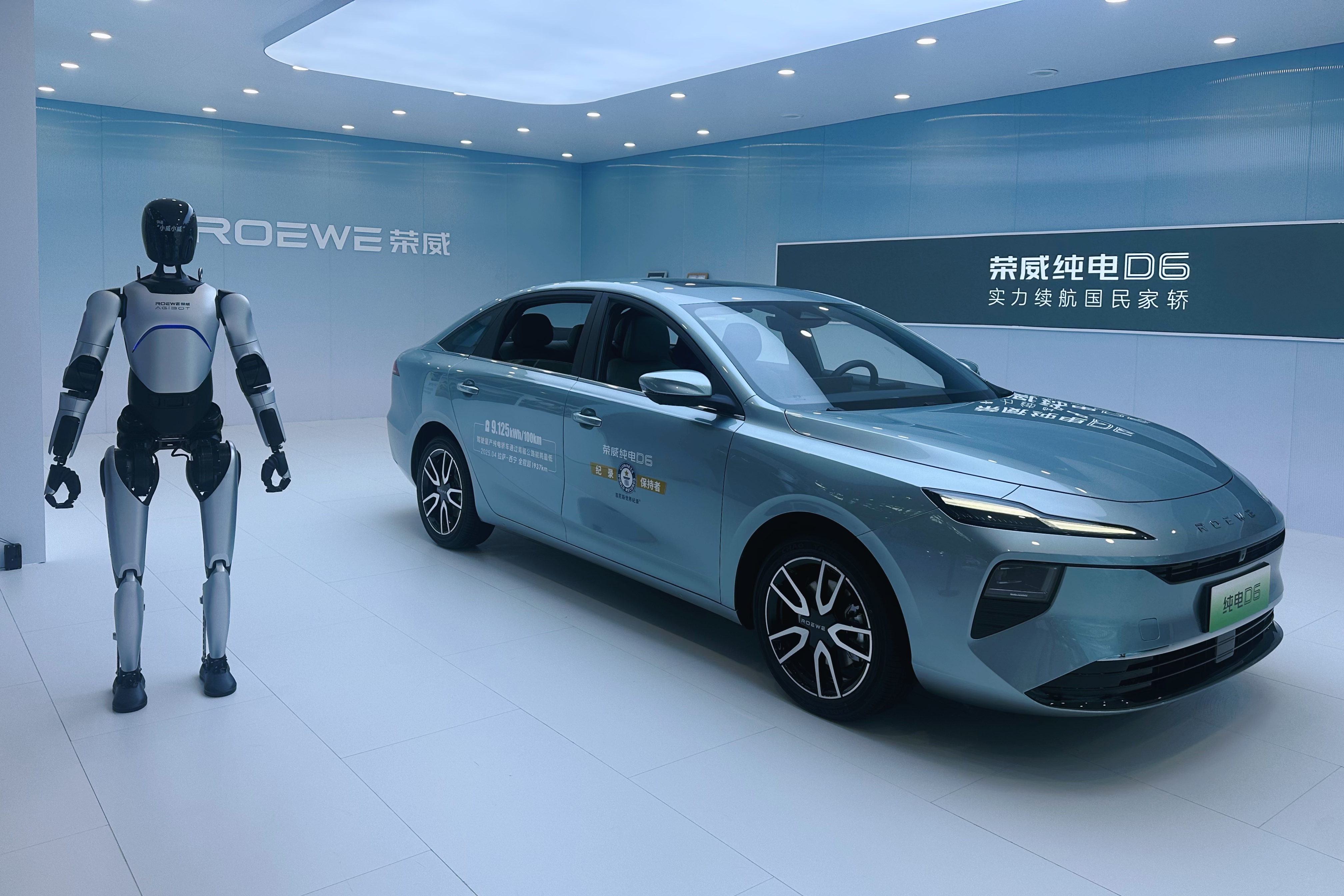 荣威机器人.jpg 1197971f6565493c86291a8e297a1158.jpeg