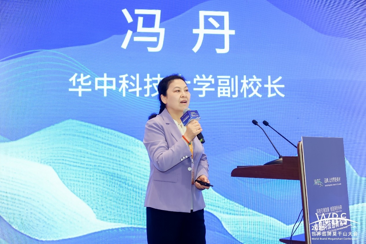 冯丹.jpg 冯丹.jpg