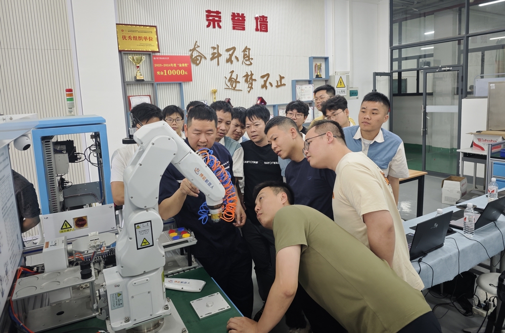 3.实训现场（李秋垚 摄）.jpg