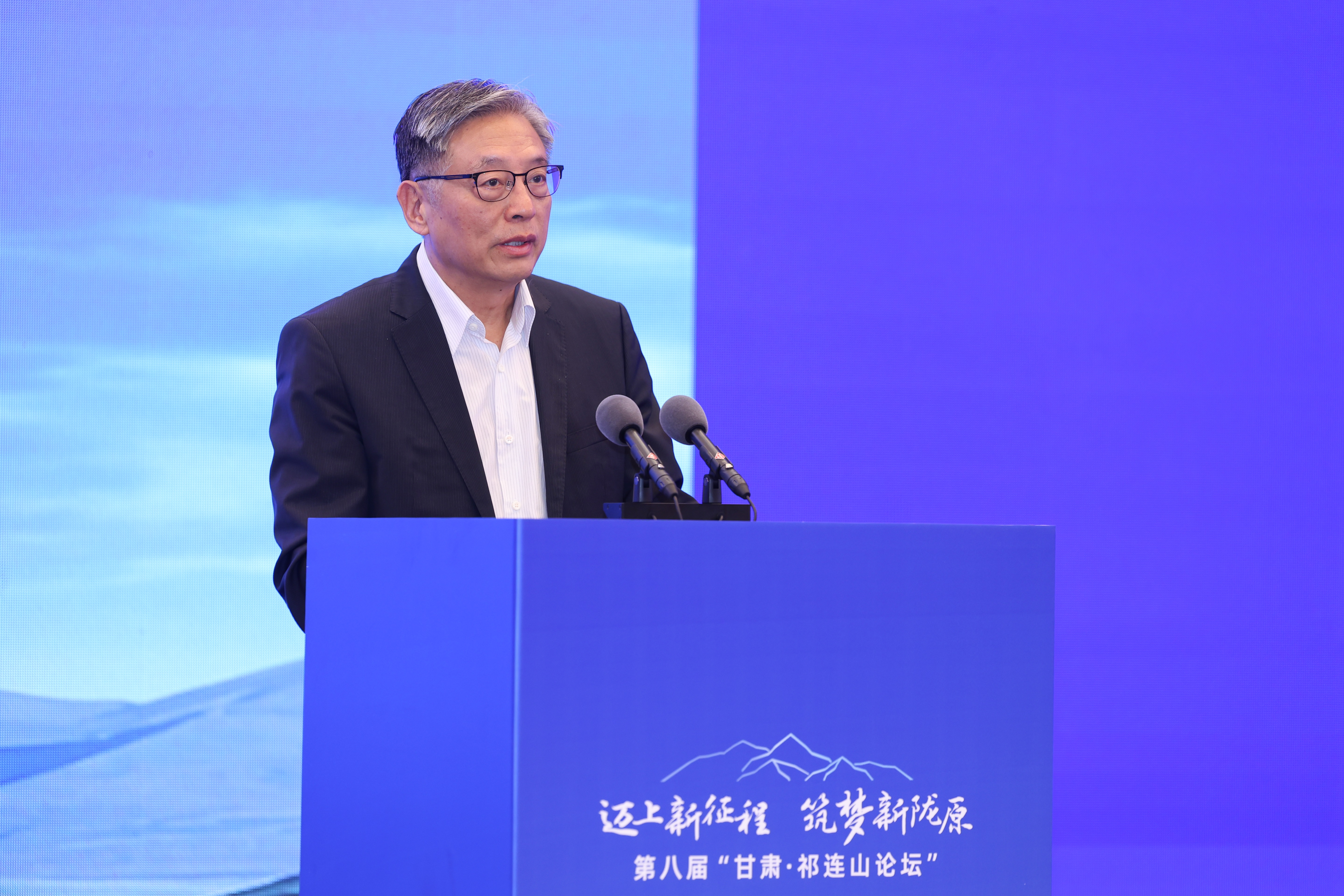 屠光绍 上海新金融研究院理事长、上海市原常务副市长、中投公司原总经理.jpg 屠光绍 上海新金融研究院理事长、上海市原常务副市长、中投公司原总经理.jpg