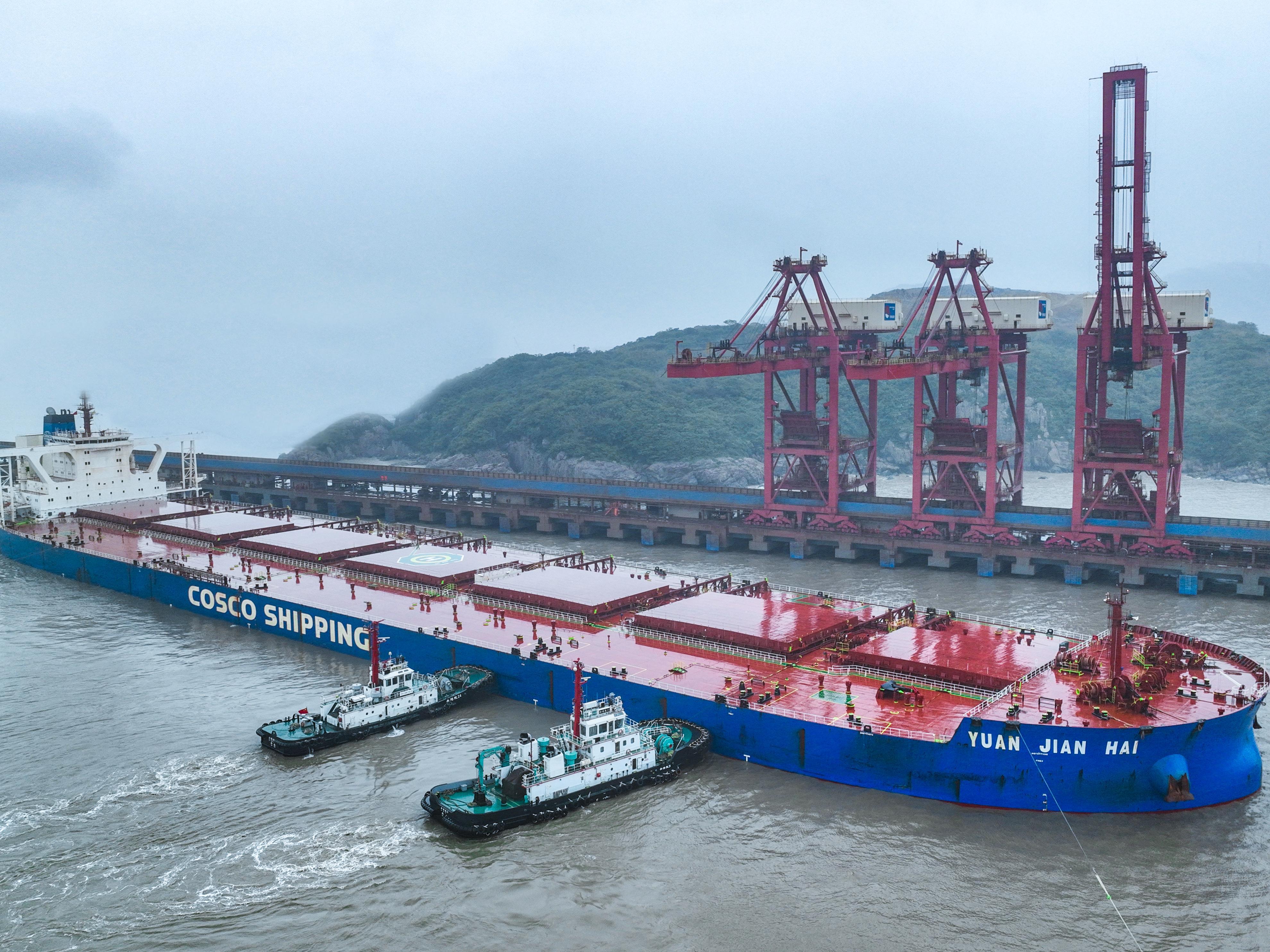 宁波舟山港巨轮.jpg 宁波舟山港巨轮.jpg