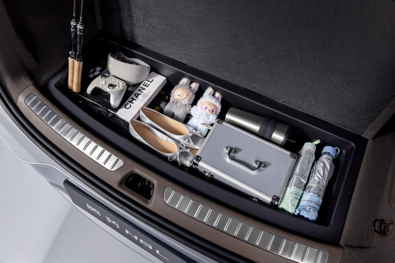 腾势N8L 51L后备厢隐藏式储物盒.png fe1cdfe183874058b4a45a51ad9d282f.png