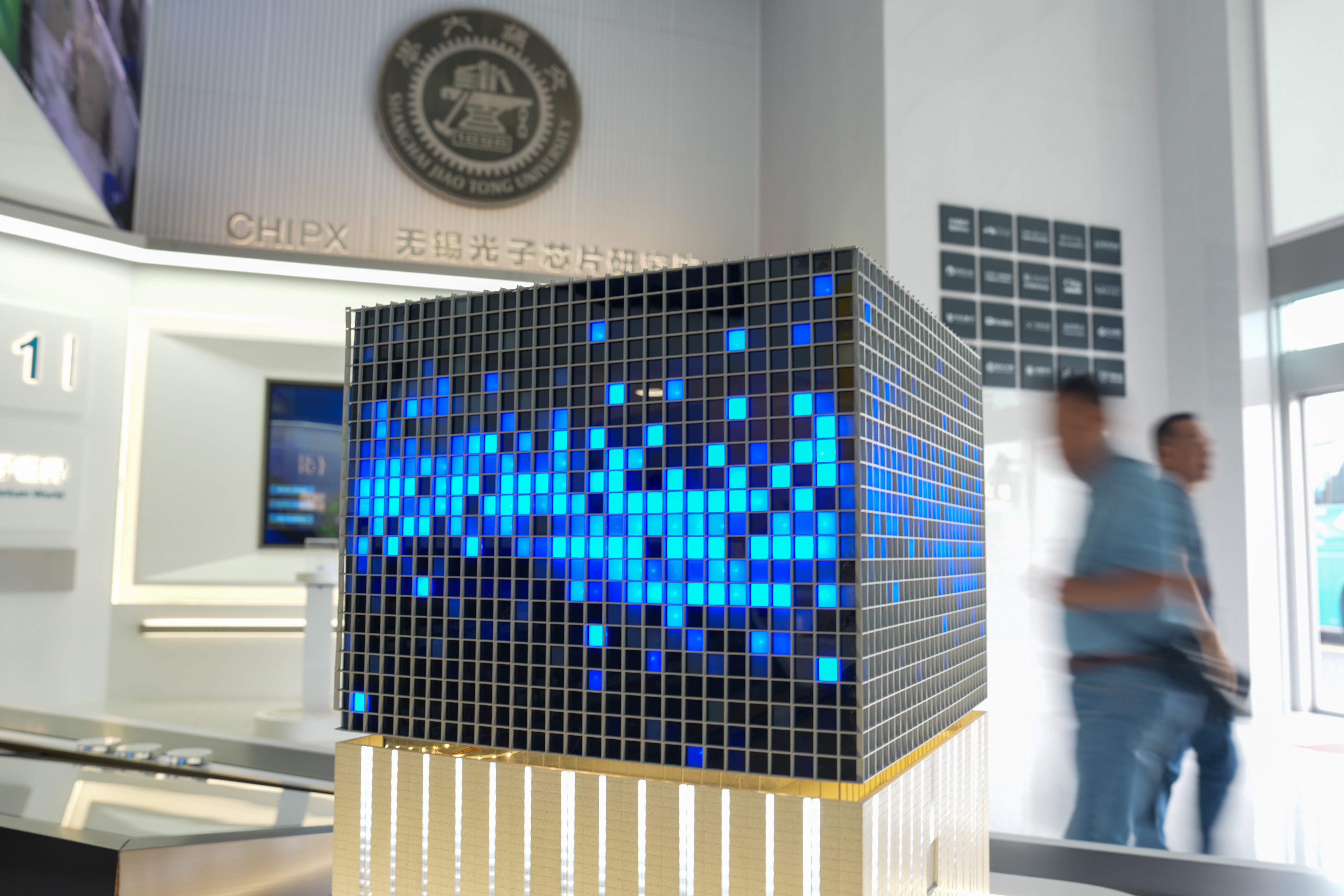 图b.jpg 490460981f6a48f8ae7bd35175af5c8c.jpeg