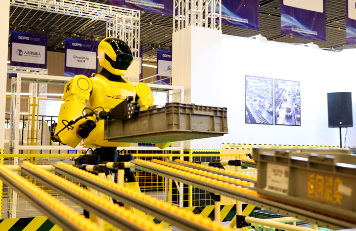 机器人搬运.JPG f1360b9b27ab4018a1aadf9a795be8ca.jpeg