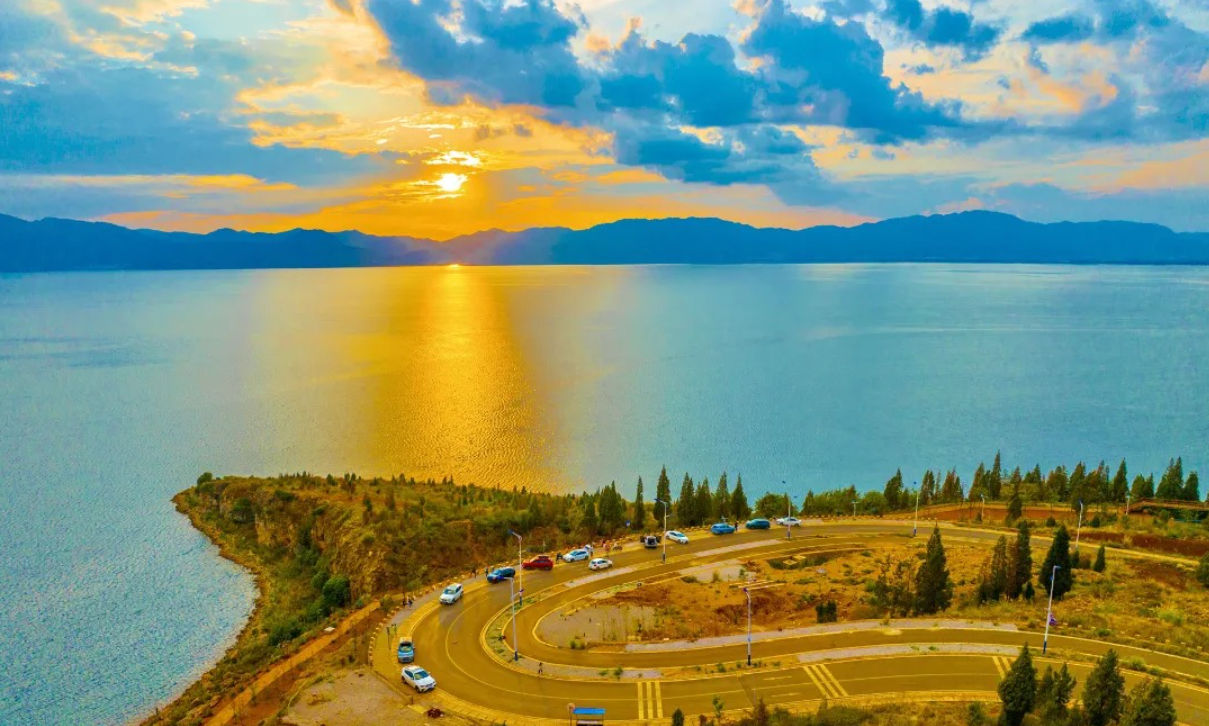 云南抚仙湖向世界递出“心灵栖息地”名片