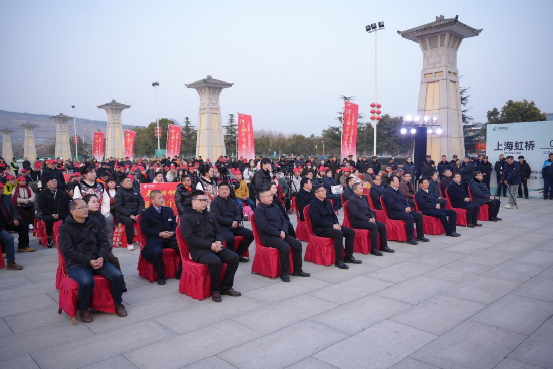 915e94f2ef764860bcedd7104ff7144a