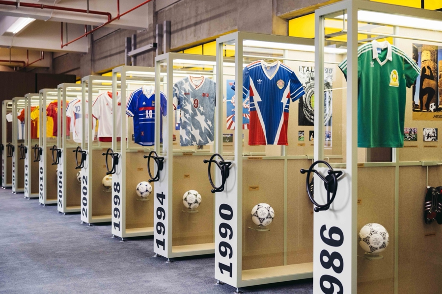 图为:复古足球集市中的“三叶草球衣展”(记者 杨溢仁摄).jpeg bf0f623d2501487c9d5020c5737b162f.jpeg