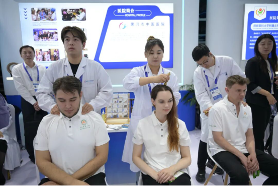 1.第十届中俄博览会,俄罗斯患者体验中医项目.png f232c559c06a4a26a40d5f1cb4f16399.png