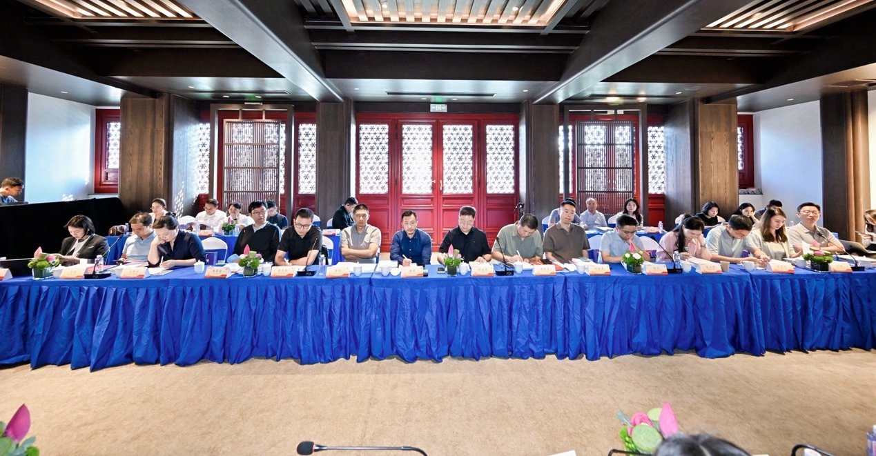 企业重整并购座谈会现场2.png 714c36316dcd498abda56fd2535fec85.png