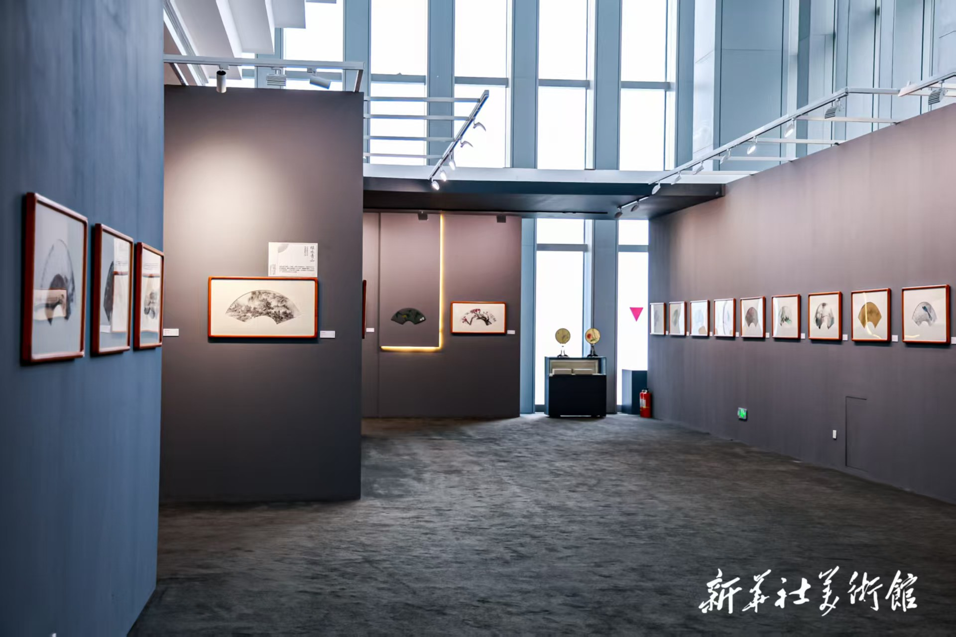 “扇载春秋——中国扇面绘画的东方美学与悠长文脉”扇画专题展现场3.png 797c74a80c83407c9d6333184d4f9d9b.png